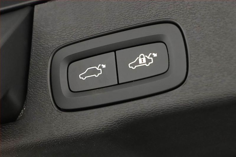 Volvo XC60 (2023) B4 AWD - fotka 23 z 25