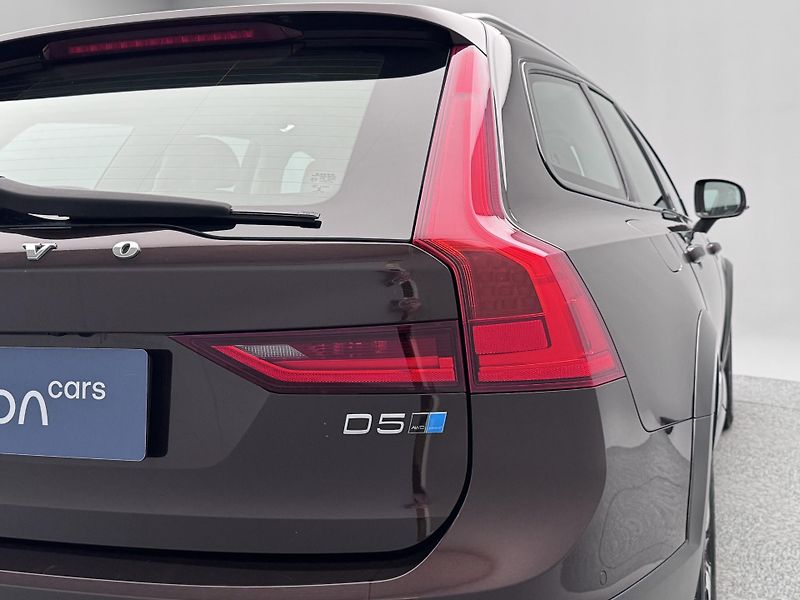 Volvo V90 CC D5 AWD POLESTAR REZERVACE - fotka 21 z 42