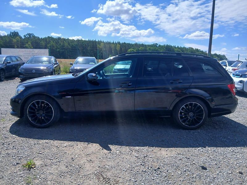 Mercedes-Benz Třídy C 180 CDI, AMG optik, Facelift - fotka 19 z 39