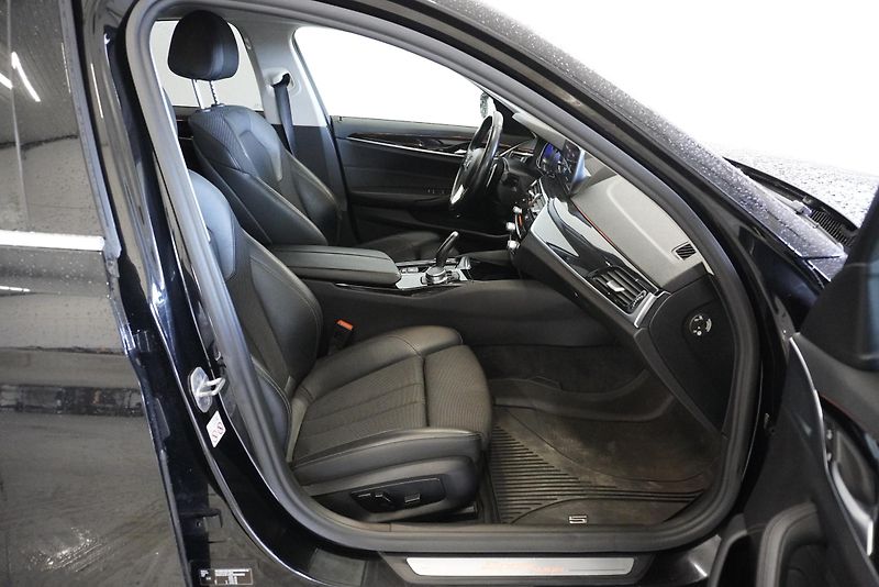 BMW Řada 5 530D 195 kW SPORTLINE AUTOMAT - fotka 28 z 30