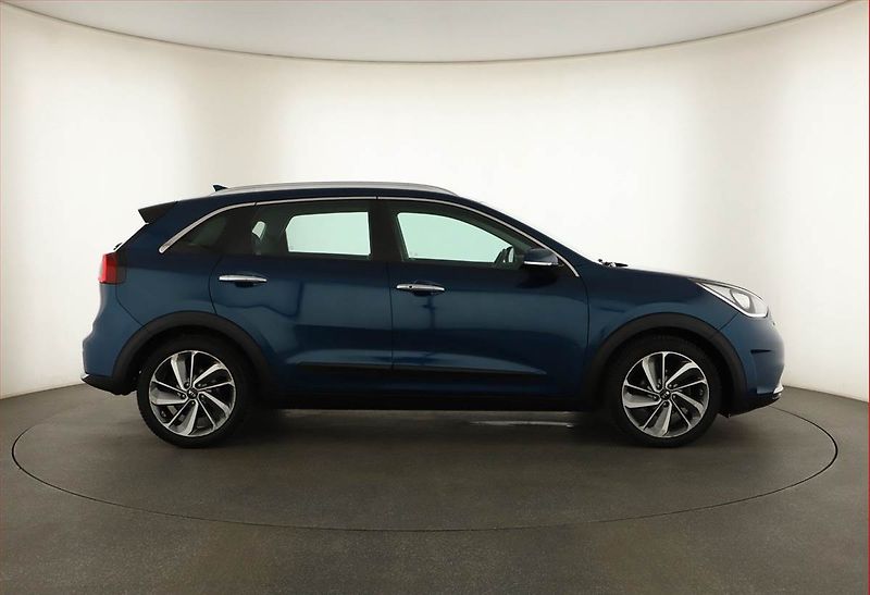 Kia Niro (2017) Hybrid, Automat, Serv.kniha - fotka 6 z 18