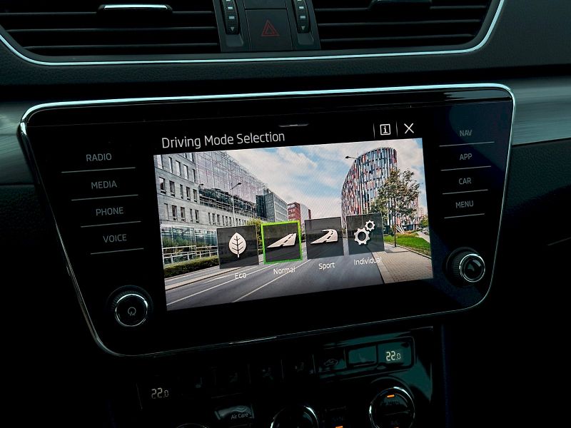 Škoda Superb (2021) Combi 2.0 TDI 110 kW DSG Style - fotka 12 z 25