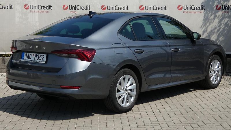 Škoda Octavia 2,0 TDI 85kW Fresh - fotka 3 z 23