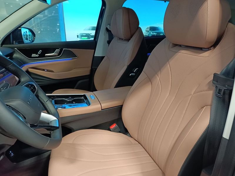 Chery Ostatní (2026) UNIQUE 1.5 TGDI PHEV - fotka 5 z 14