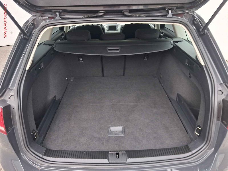 Volkswagen Passat (2015) 2.0 TDI, servis.kniha - fotka 7 z 18