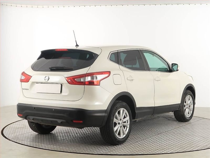 Nissan Qashqai (2015) 1.2 DIG-T, Tempomat - fotka 5 z 17