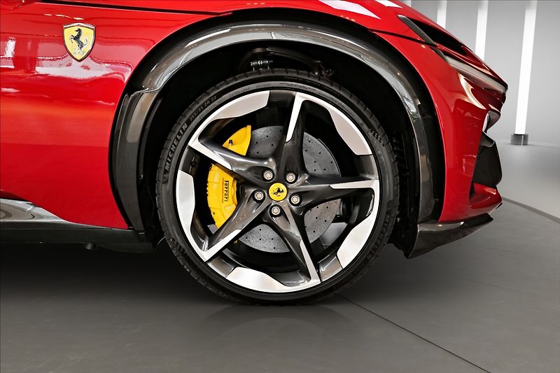 Ferrari Purosangue (2025) CARBON / PANO / MASÁŽ - fotka 4 z 25