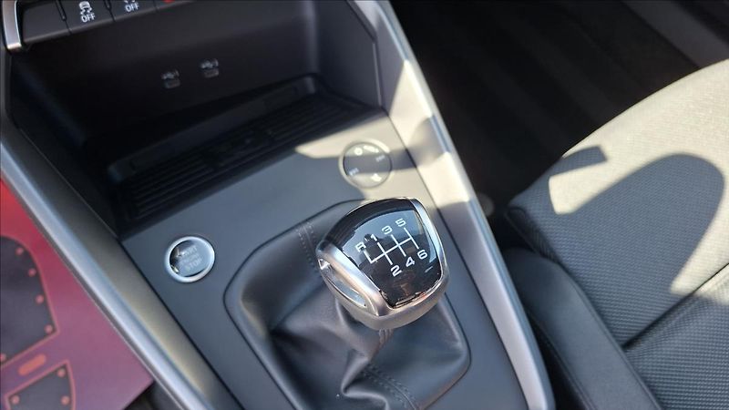 Audi A3 1,5 110 Kw 35 TFSI  ALLSTREET - fotka 23 z 31