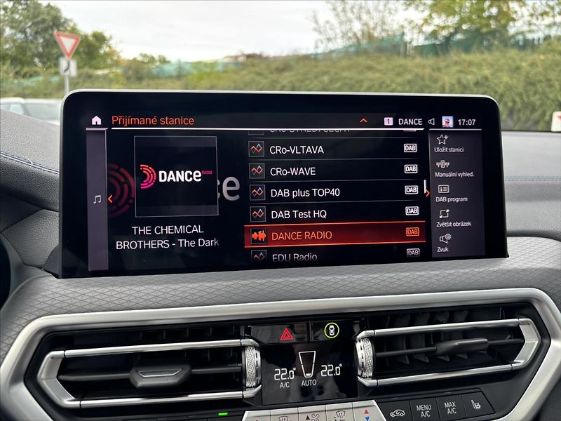 BMW X3 3,0 M40d 250kW WEBASTO PANORAM - fotka 23 z 49
