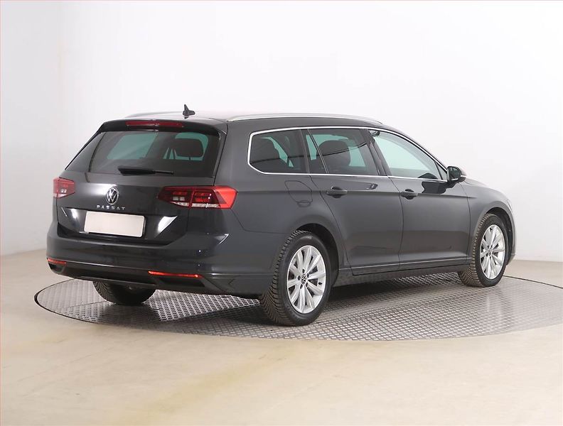 Volkswagen Passat (2021) Comfortline 2.0 TDI, Automat - fotka 5 z 22