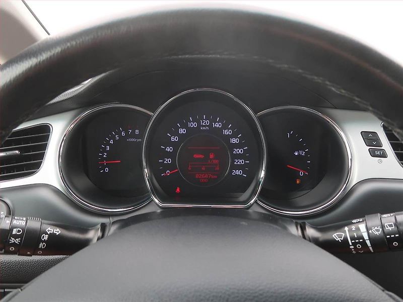 Kia Ceed (2014) Gold 1.4 CVVT, Serv.kniha - fotka 11 z 14