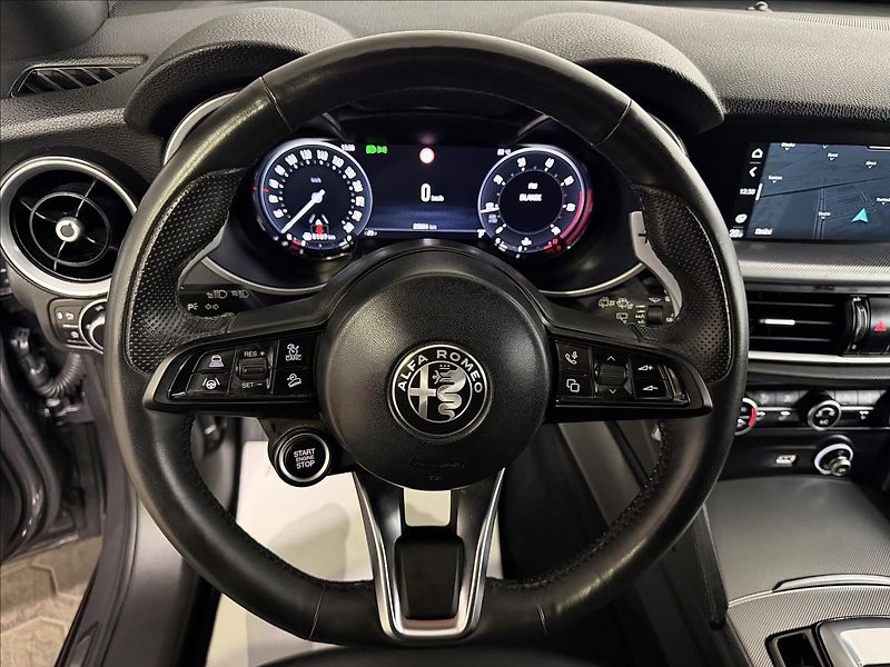 Alfa Romeo Stelvio VELOCE 206kW Q4 PANO LED R21 - fotka 16 z 41