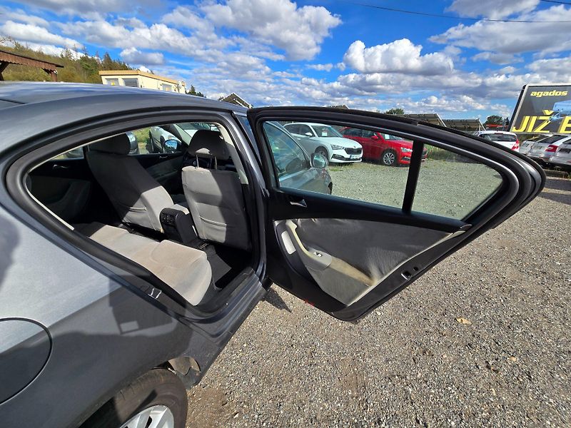 Volkswagen Passat (2005) 2.0 TDi 103KW Comfort - fotka 18 z 23