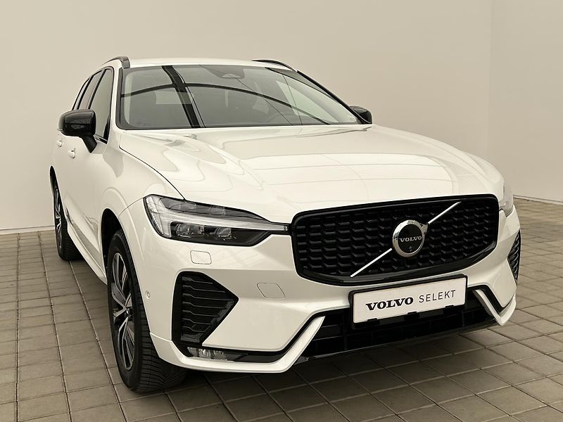Volvo XC60 2.0  B4 4x4 PLUS  Black - fotka 3 z 30