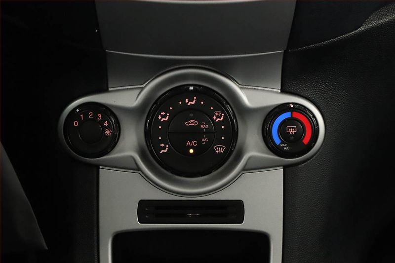 Ford Fiesta (2011) 1.25, ČR,1.maj, po STK - fotka 13 z 14