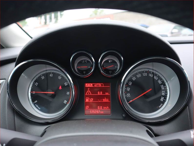 Opel Astra (2014) 1.4 T, Serv.kniha, Xenony - fotka 11 z 17