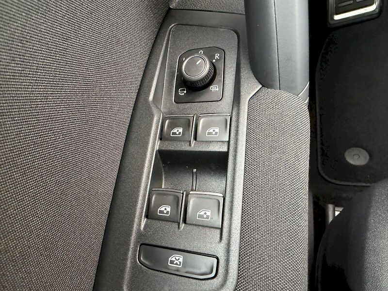 Volkswagen Tiguan (2021) 1.5 TSI 110kW United - fotka 10 z 35