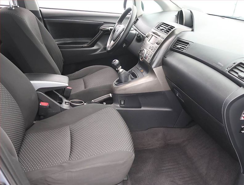 Toyota Verso (2010) 2.0 D-4D, 7 míst, nová STK - fotka 9 z 19