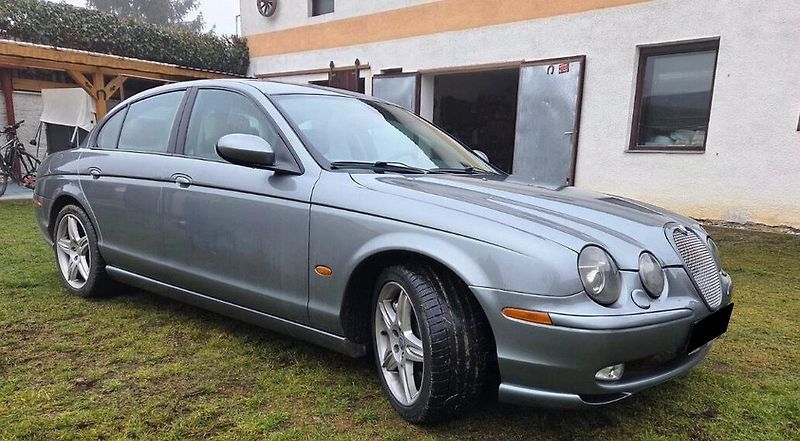Jaguar S-Type R SUPERCHARGED - fotka 3 z 17