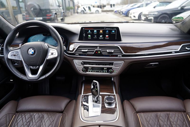 BMW Řada 7 750Li xDrive Individual/ČR - fotka 25 z 49