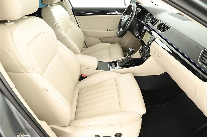 Škoda Superb (2015) Laurin&Klement 2.0 TDI - fotka 7 z 20