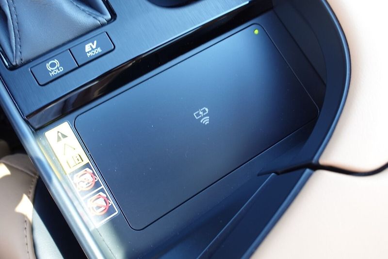Lexus ES 300h ES300h 2,5HSD Prestige Top - fotka 25 z 39