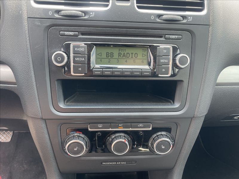 Volkswagen Golf 1,4 MPi 59kw Klima ESP - fotka 13 z 28