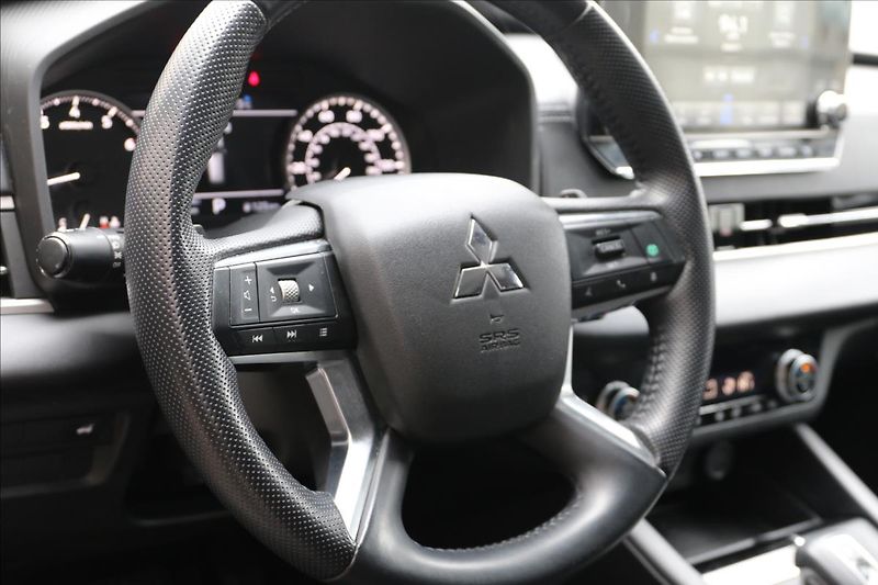 Mitsubishi Outlander 2,4 7míst, intense - fotka 30 z 70