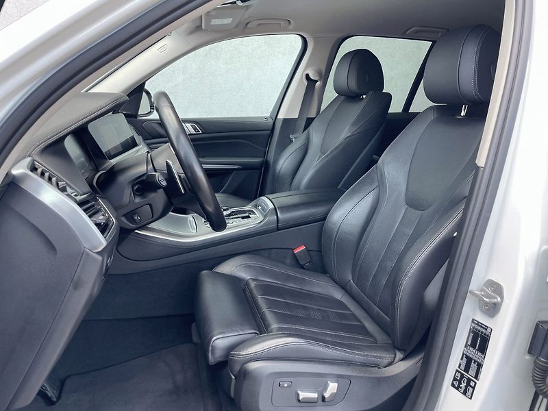 BMW X5 (2019) xDrive 40i AT 340k - fotka 18 z 28