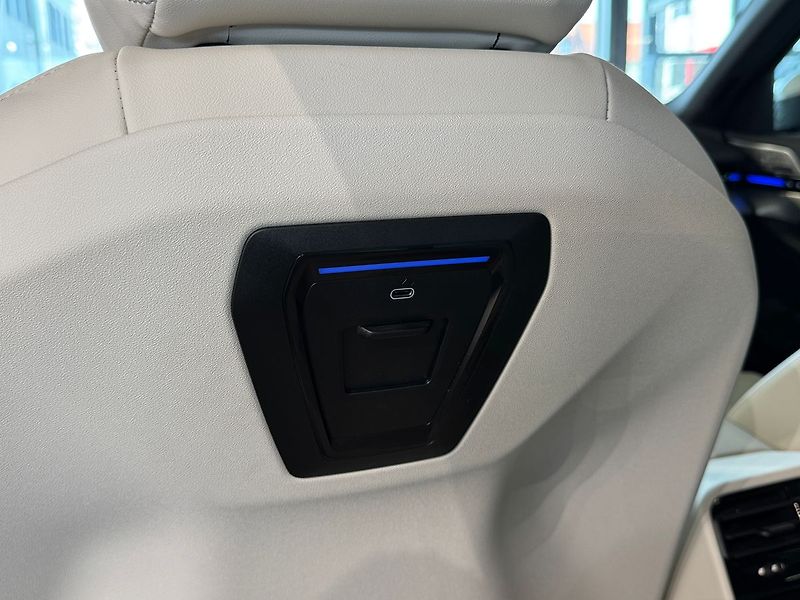 BMW Řada 5 540d xDrive, Bowers, Ventilace - fotka 32 z 34