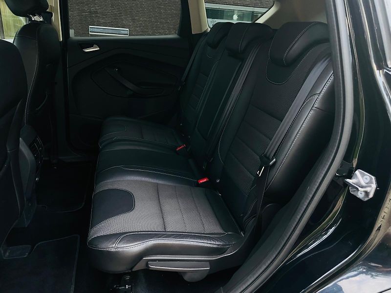 Ford Kuga 2.0TDCi 4x4 MAN TAŽNÉ SERVISKA - fotka 33 z 47