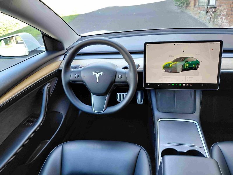 Tesla Model 3 RWD LED ACC 18ALU NAVI SOH 92% - fotka 12 z 17