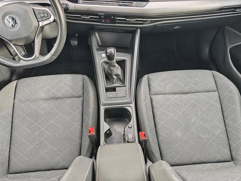 Volkswagen Golf Life 6G 1,5TSi - fotka 9 z 23