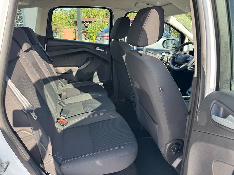 Ford C-MAX (2017) 1,5 Eco Boost 110 Kw Automat - fotka 26 z 35