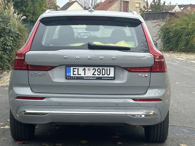 Volvo XC60 (2025) T6 RECHARGE PHEV 4WD ČR 1.maj  - fotka 21 z 46