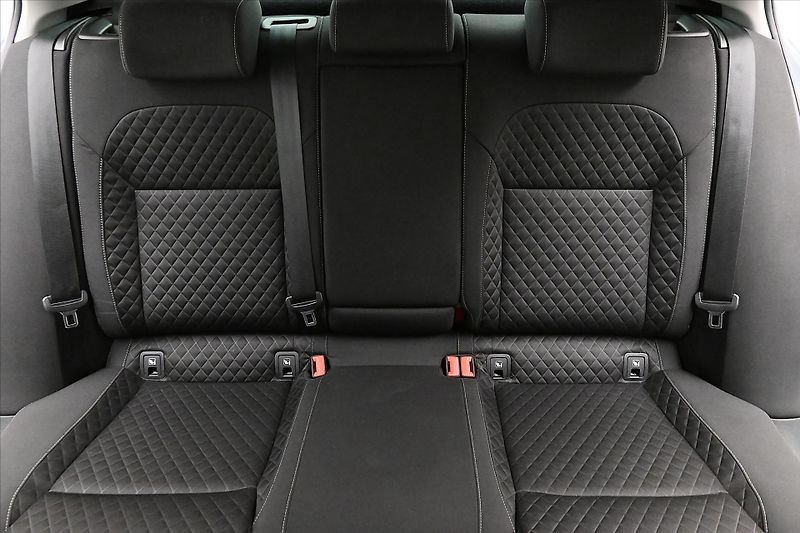 Škoda Superb 1,5 TSI 110 kW Ambition Záruka - fotka 27 z 30