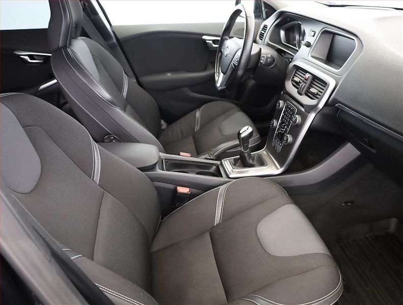 Volvo V40 (2014) 1.6 D2, Serv.kniha, Navi - fotka 7 z 18