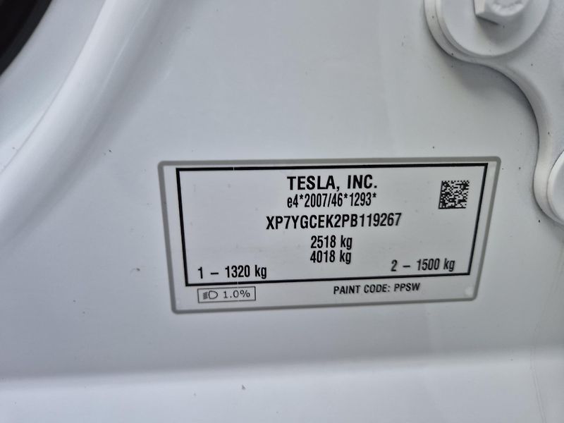 Tesla Model Y LONG RANGE DUAL MOTOR  92,7% - fotka 47 z 48