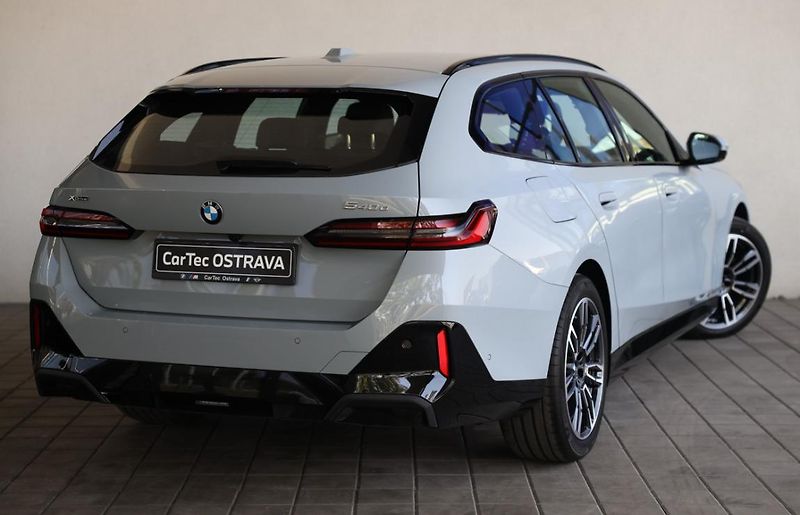BMW Řada 5 540d xDrive Touring - fotka 3 z 18