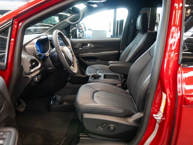 Chrysler Pacifica (2026) 3.6 Select AWD, 360 Cam 2x LCD - fotka 12 z 35