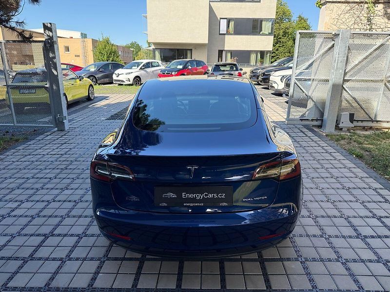 Tesla Model 3 Long Range AWD REZERVACE - fotka 38 z 41