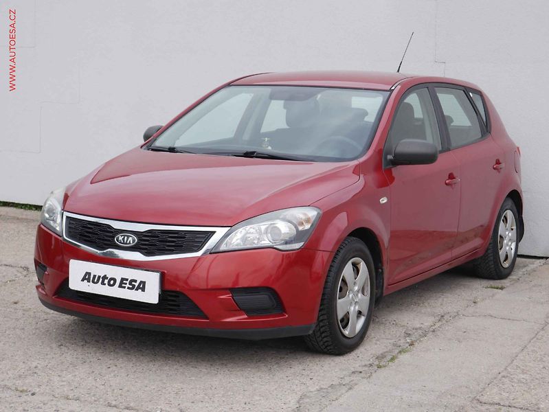 Kia Ceed (2009) 1.4i, 2.maj,ČR, tažné - fotka 3 z 17
