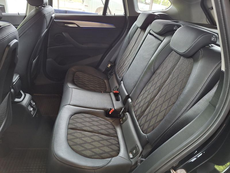 BMW X1 xDrive18d X-Line - fotka 12 z 23