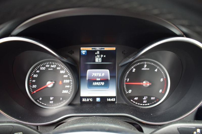 Mercedes-Benz Třídy C (2014) C220d/AMG paket/Sound motoru - fotka 8 z 26