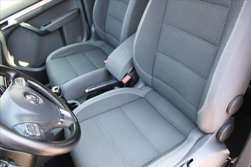 Volkswagen Touran 1,2 TSI  7 MÍST,VÝHŘEVY - fotka 21 z 29