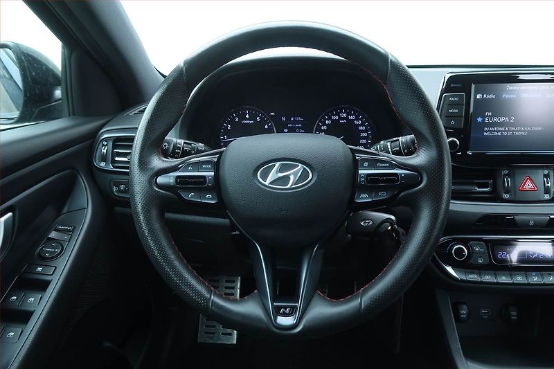 Hyundai i30 (2022) N-Line 1.5 T-GDI MHEV - fotka 16 z 21