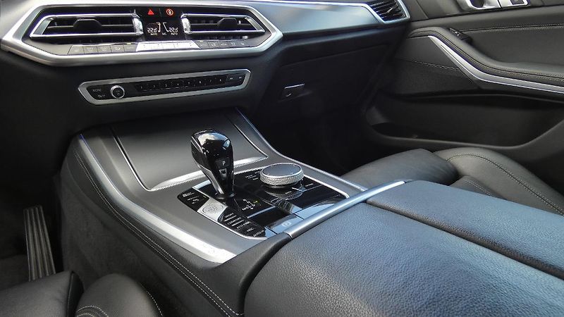 BMW X5 xDrive 40i - fotka 6 z 22
