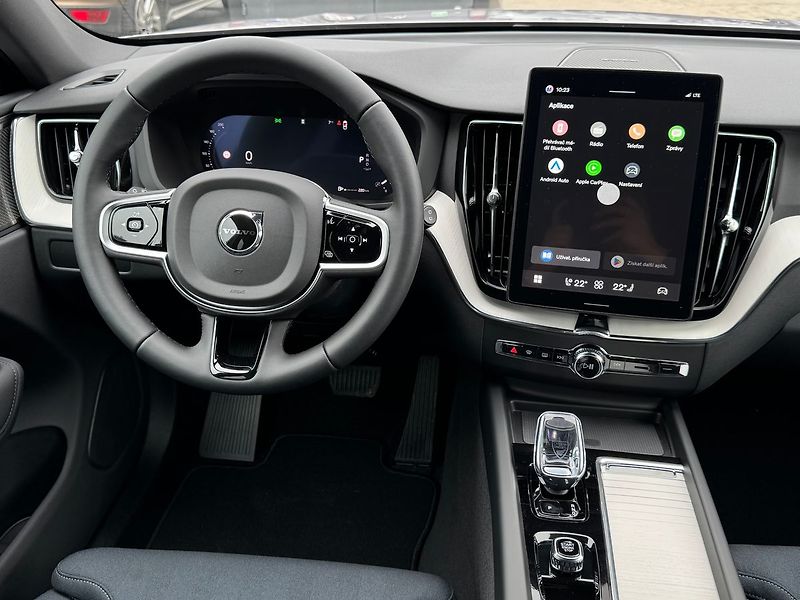 Volvo XC60 (2026) PLUS B5, kamery 360°, FULL LED - fotka 22 z 25