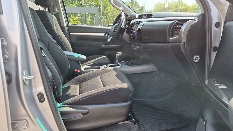Toyota Hilux Executive 2,8D 150Kw - fotka 12 z 25