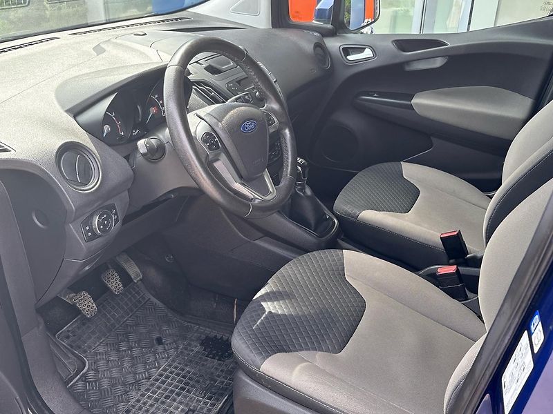 Ford Tourneo Courier (2017) 1.0 EcoBoost 74kW - fotka 20 z 34